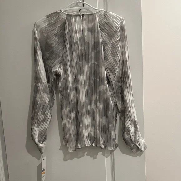 Calvin Klein Pleated Blouse Gray White Abstract Print Long Sleeve Size S NWT - Picture 5 of 5